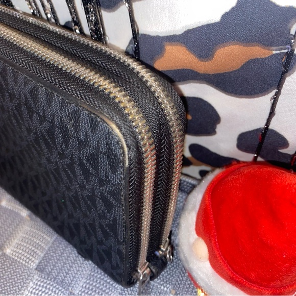 MICHAEL KORS SMARTPHONE WALLET - Picture 14 of 15